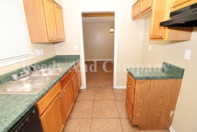 Horn Lake House: 3285 Mayfair Dr