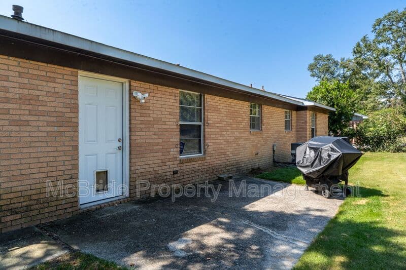 Augusta House: 3615 Goldfinch Drive