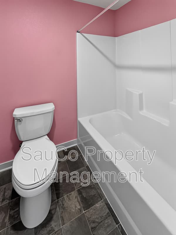 Hillsboro House: 6516 Southeast Genrosa Street