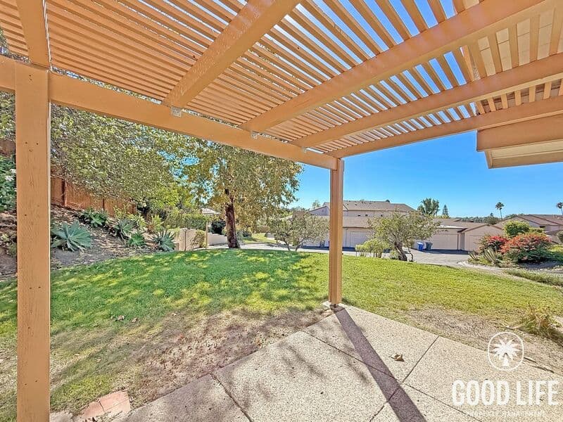 La Mesa House: 6050 Henderson Dr