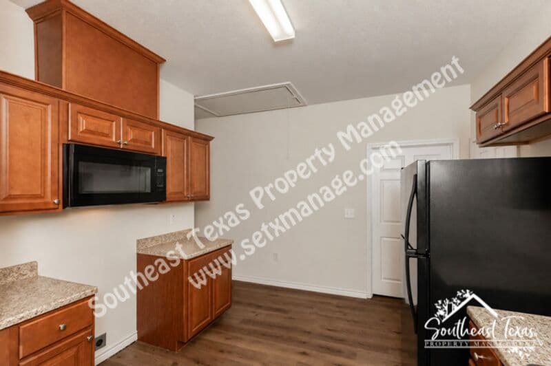 Beaumont House: 3670 Saint Helena Street