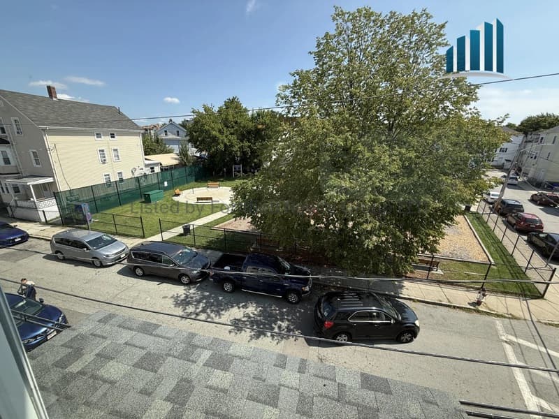 Fall River Condo: 85 Massasoit St