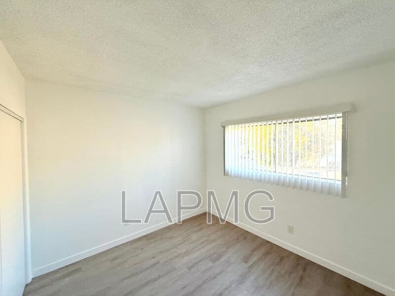 Los Angeles House: 1426 South Point View