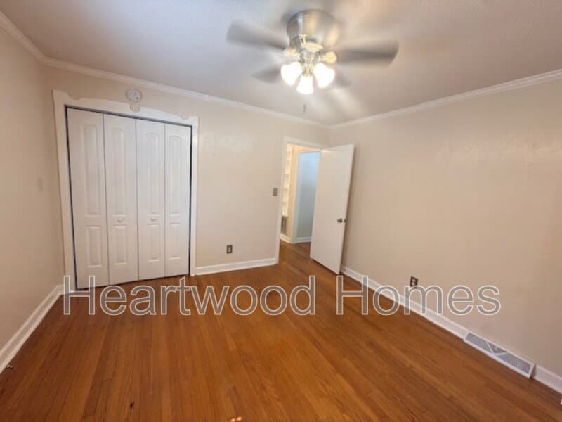 Columbia House: 1213 Deerwood Street