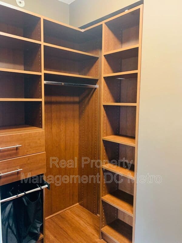 Washington Condo: 800 4th St SW