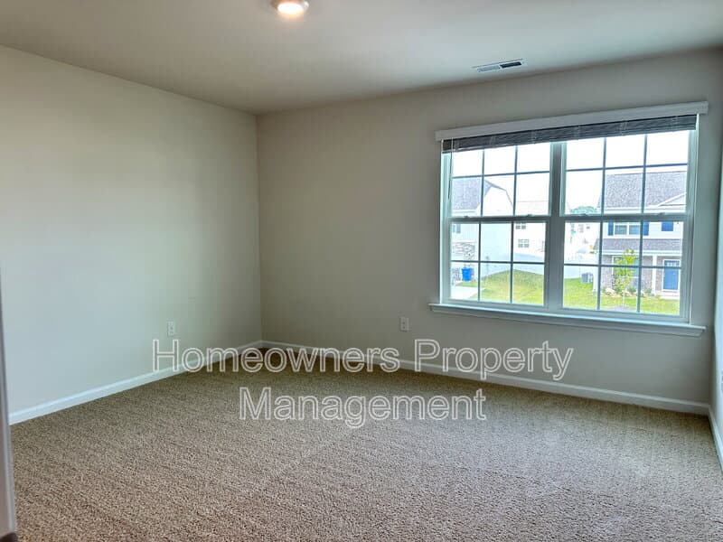 Fayetteville House: 5611 Tantobie Rd