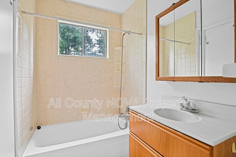 Dunn Loring House: 8108 Timber Valley Ct