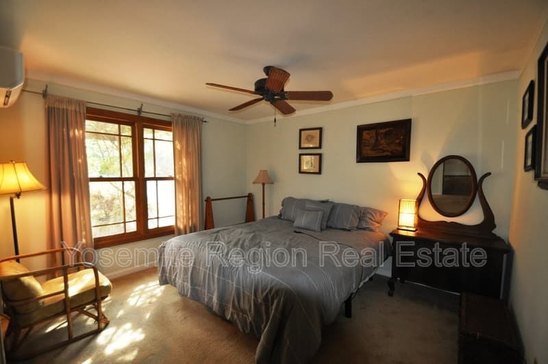 Groveland House: 20020 Bluebell Court