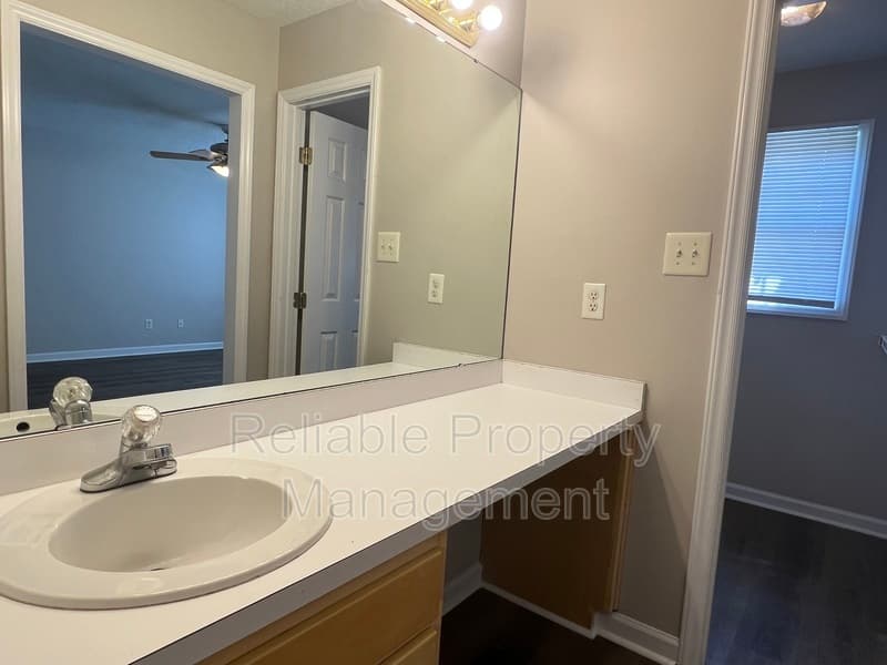 Smithfield House: 156 Yellow Stone Lane