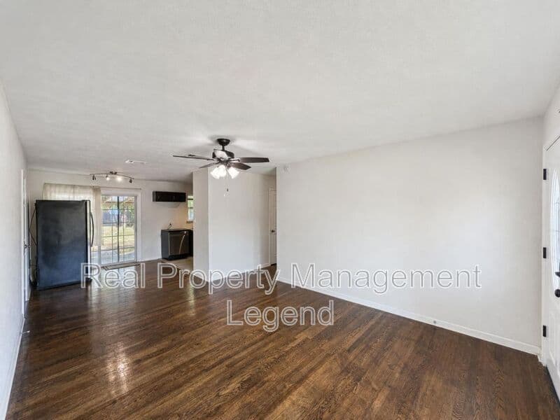 Hurst House: 700 Pine St