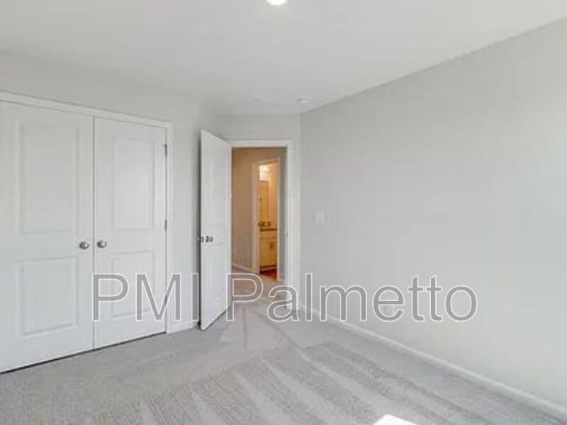 Columbia House: 3022 Harborview Drive
