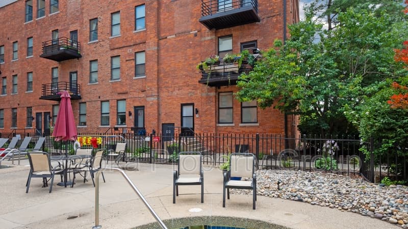 Detroit Condo: 6533 East Jefferson Avenue - 224