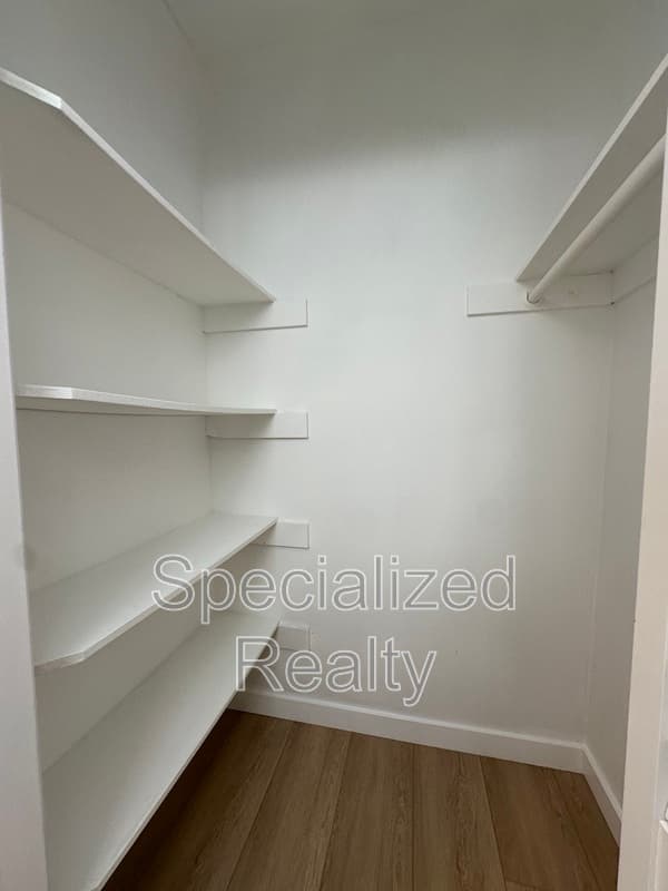 Los Angeles Condo: 1964 Rodney Drive
