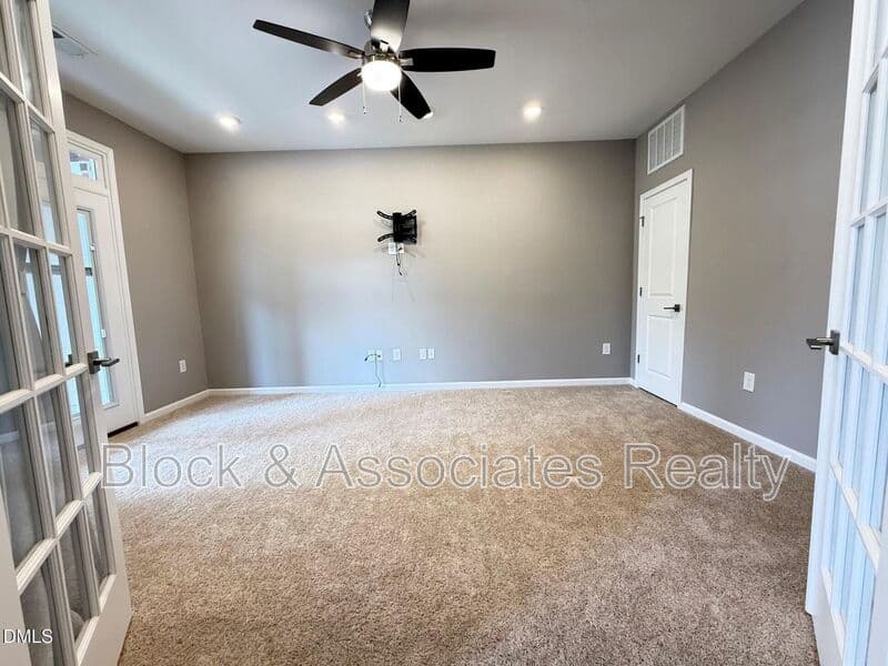 Wake Forest House: 537 Austin View Blvd