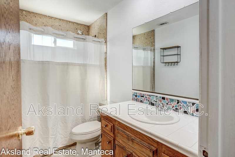 Manteca House: 14909 Pueblo Drive