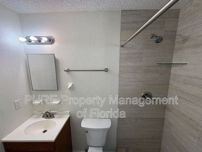 Ocala House: 6807 NW 62nd Place