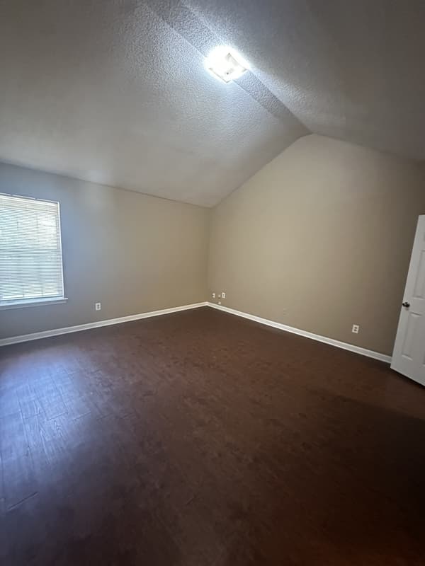 Memphis House: 5554 Oak Branch Cir N