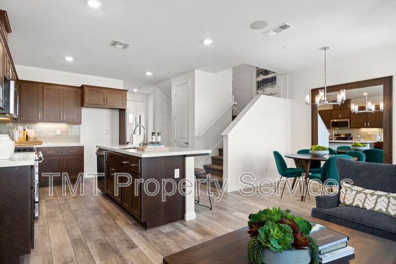 Sacramento Townhome: 31 Advantage Court