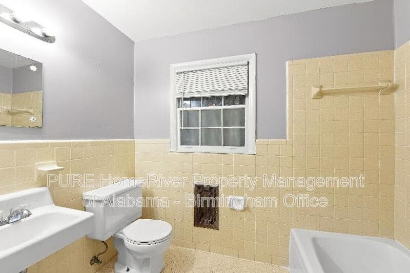 Center Point House: 121 22nd Avenue Northeast