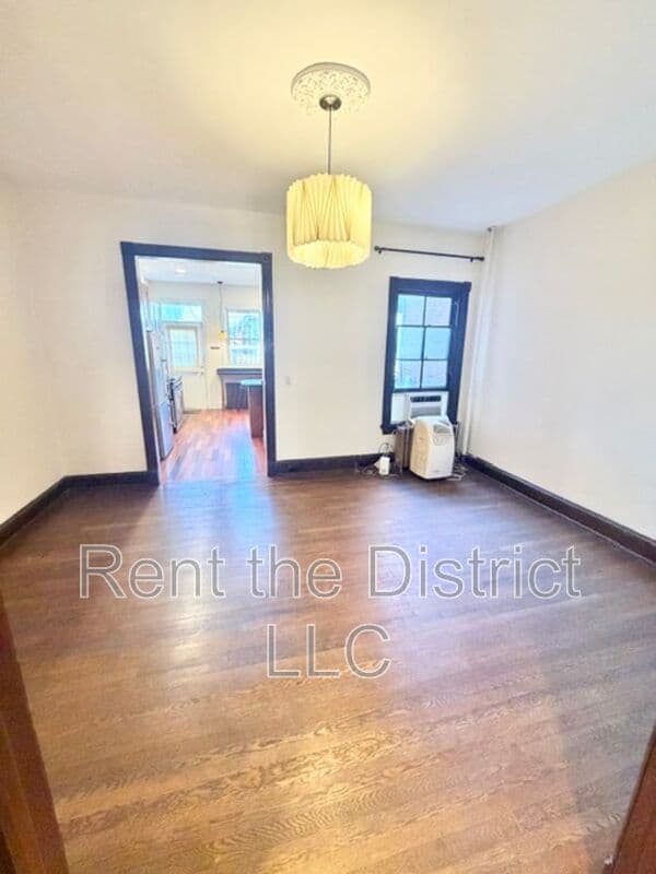 Washington Townhome: 413 T Street NW