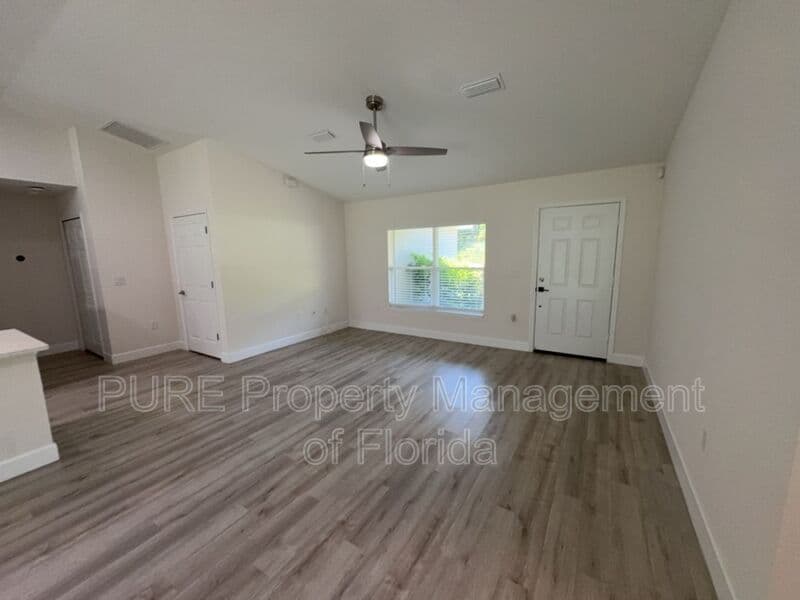Ocala House: 11165 NW 7th Street