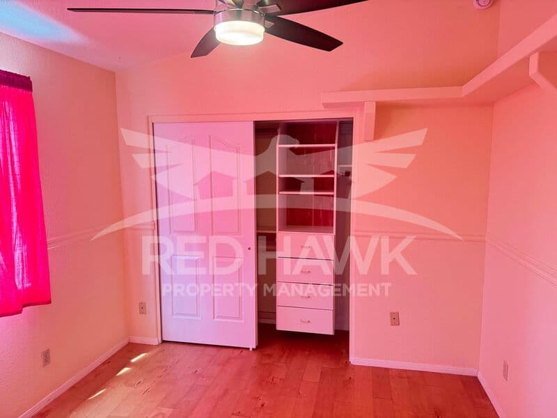 Tempe House: 25 W La Vieve Ln