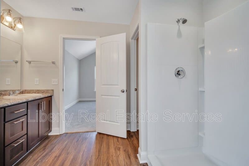 Hinesville House: 88 Fridley Ln
