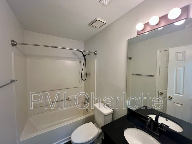 Charlotte House: 6204 Easter Ln