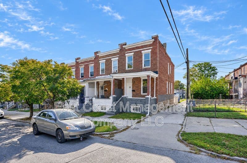 Baltimore House: 1120 N Lakewood Ave