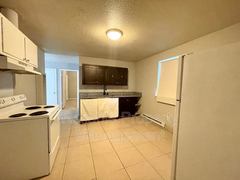 Selma Condo: 606 Winston Circle