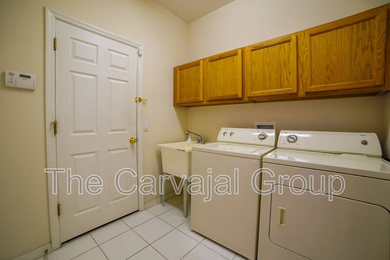 Poinciana House: 1196 Glendora Road North
