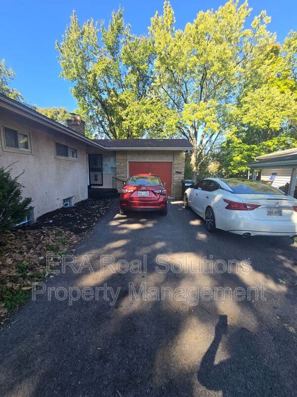 Columbus House: 3050 Clermont Rd