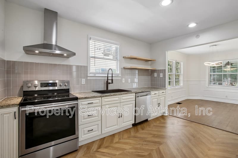 Atlanta House: 1649 Beecher St SW