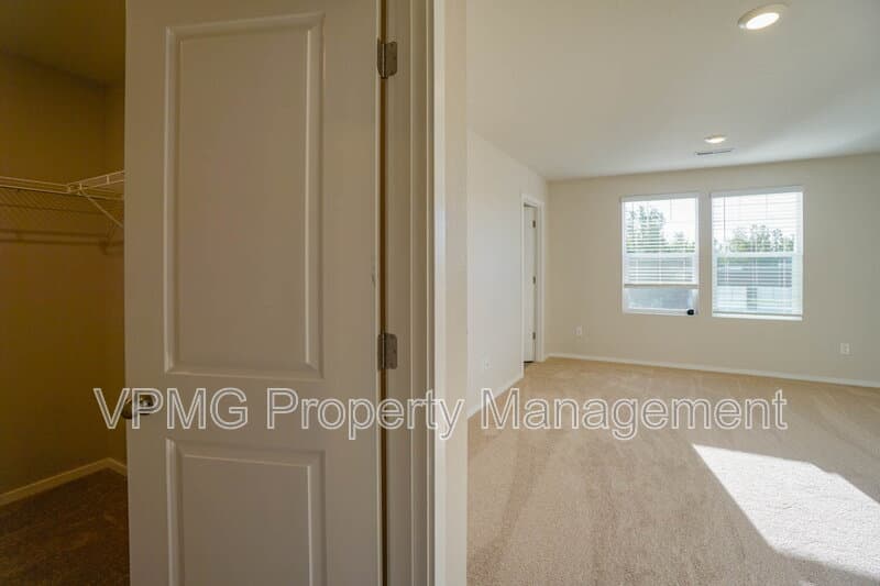 Vancouver House: 2641 Northeast 115th Plaza