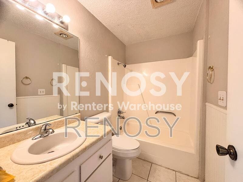 West Des Moines Condo: 1831 Fuller Road
