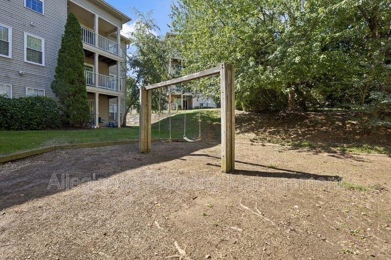 Woodbridge House: 13621 Garfield Place