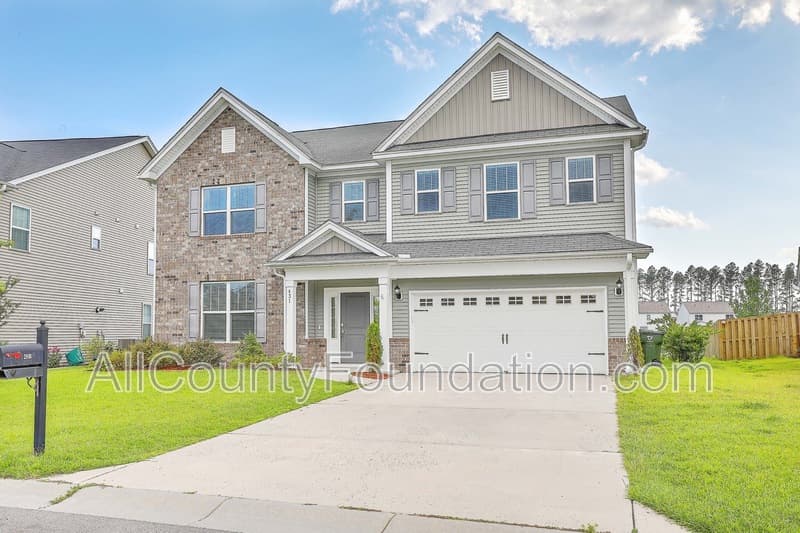 Summerville House: 431 Flat Rock Ln