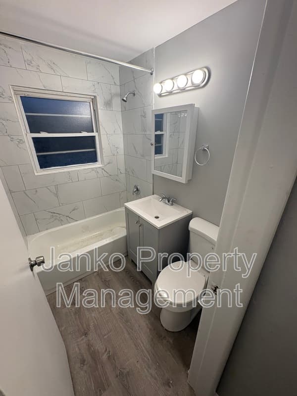 Blue Island Condo: 2123 119th St