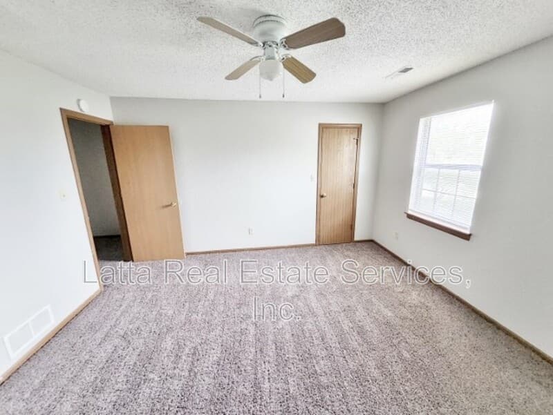Pleasant Hill Townhome: 2120 Highridge Dr