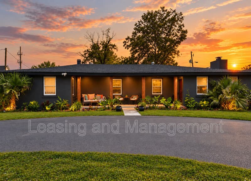 Charleston House: 823 Jordan Street