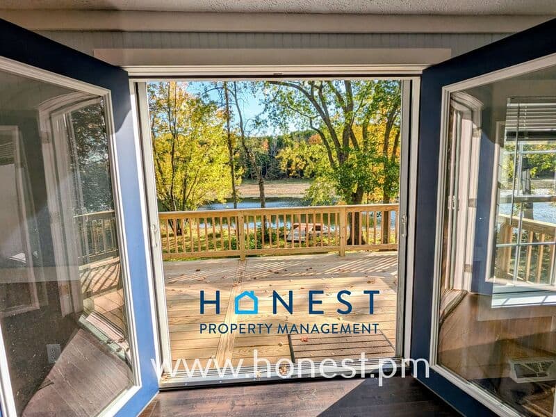 West Gardiner House: 107 Woodland Dr