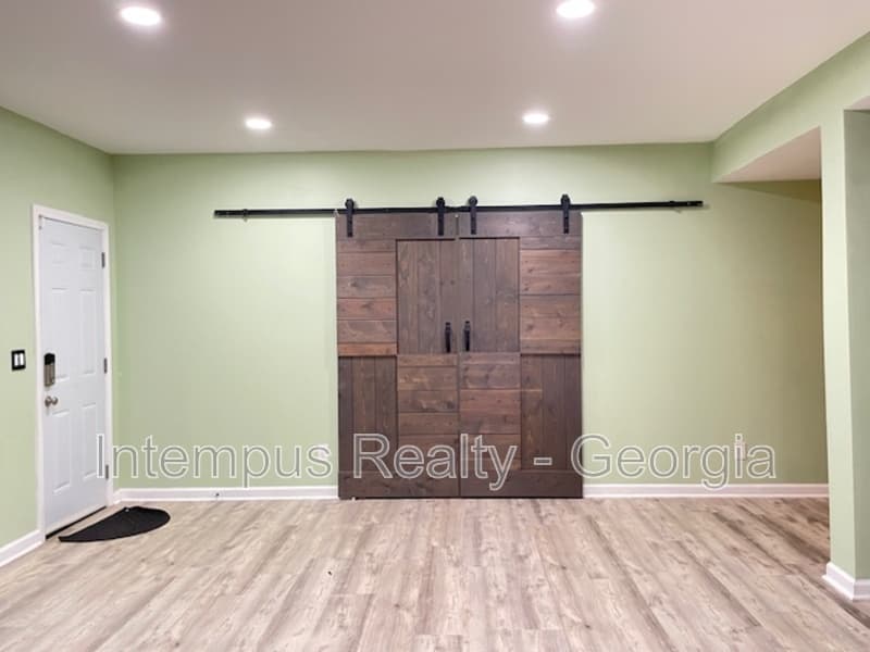 Powder Springs House: 3816 Thackary Dr