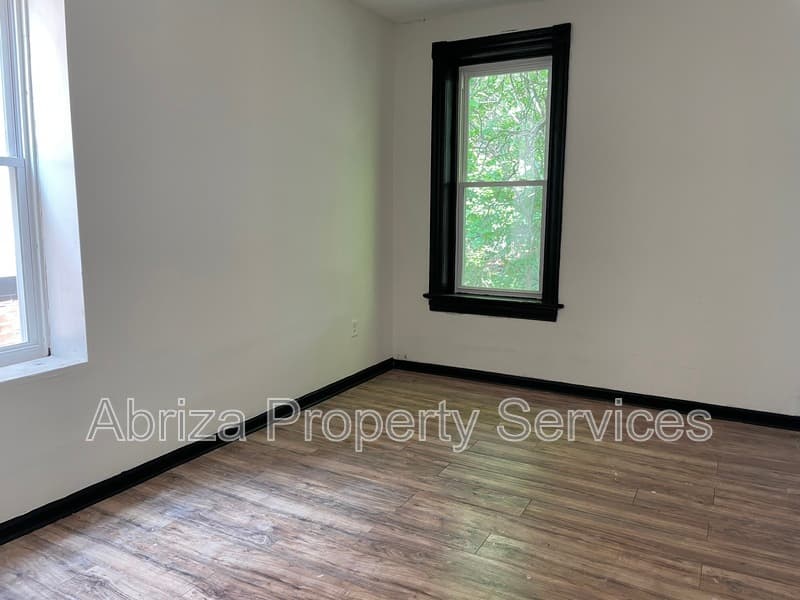 St. Louis Townhome: 3552 Nebraska Ave