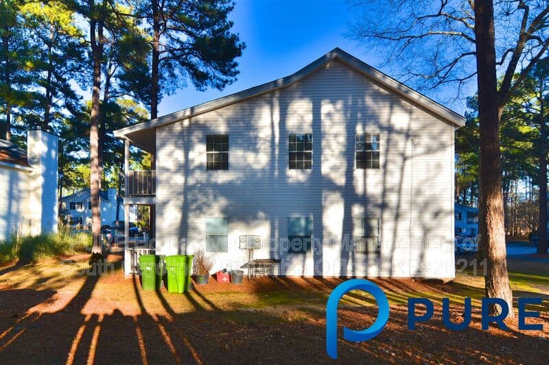 Columbia House: 17A Battery Walk Ct