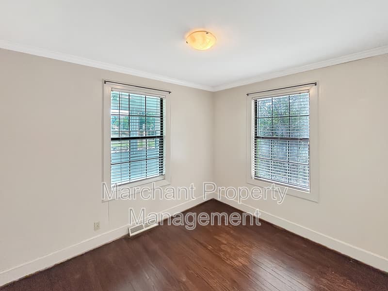 Greenville House: 210 Ashley Avenue