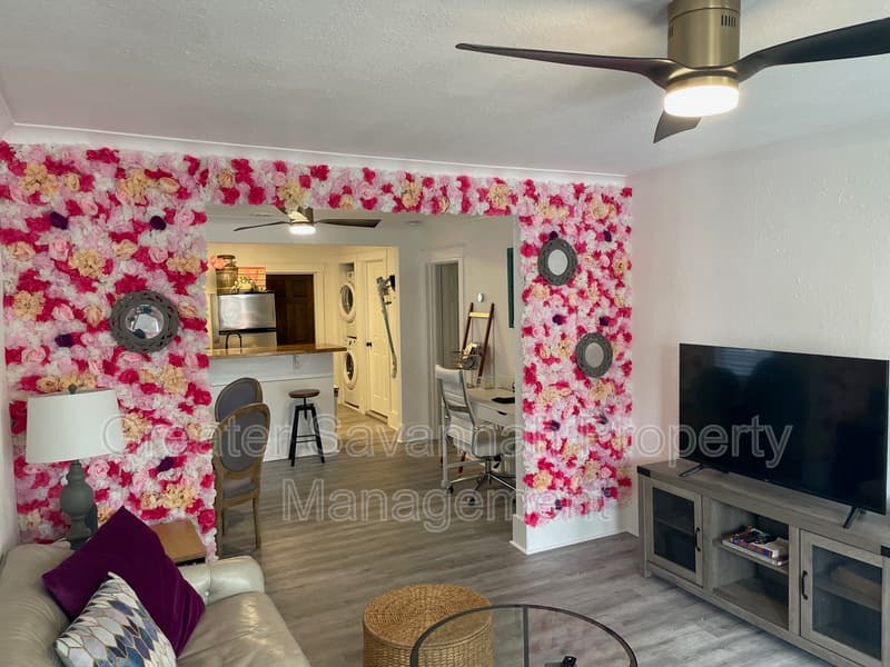 Savannah House: 626 East Waldburg Street