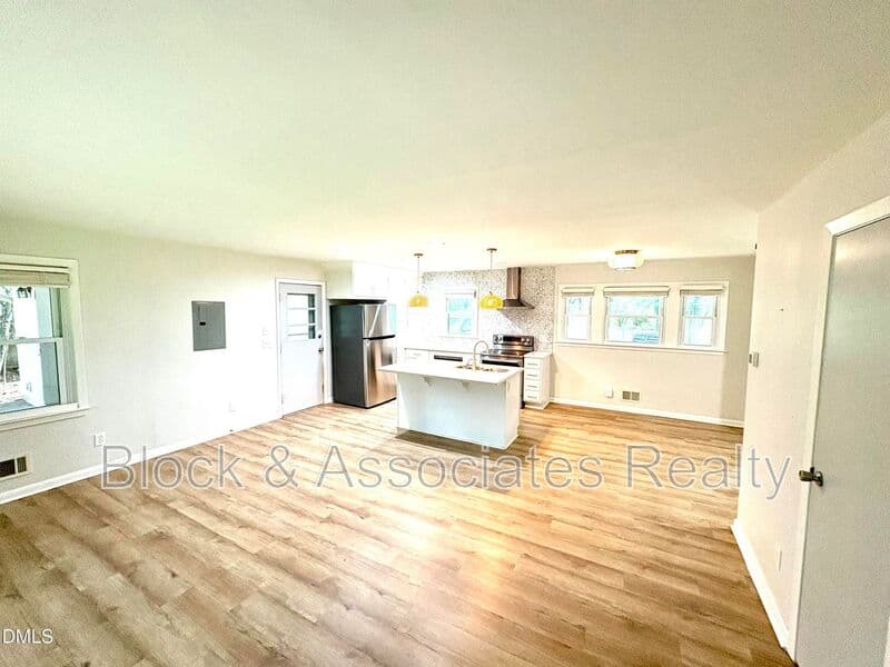 Cary House: 408 Marjorie Dr