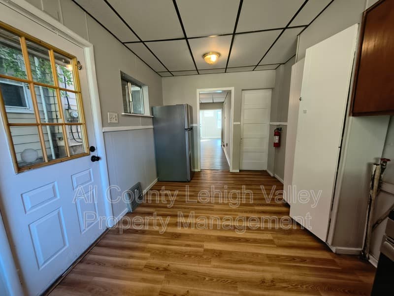 Easton House: 50 N 7th St