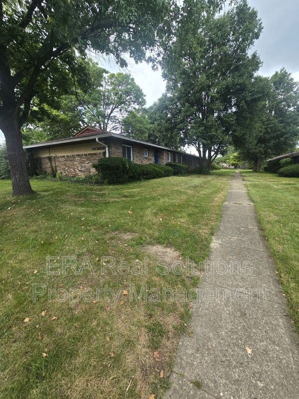 Columbus House: 2324 N WOODBROOK E CR