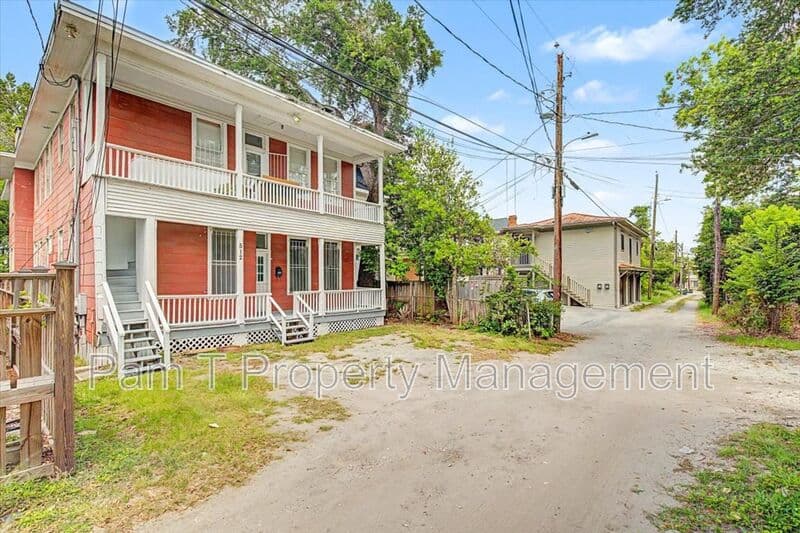 Savannah House: 512 E Waldburg Lane